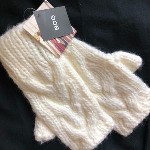 Urban Outfitters NWT Mittens
